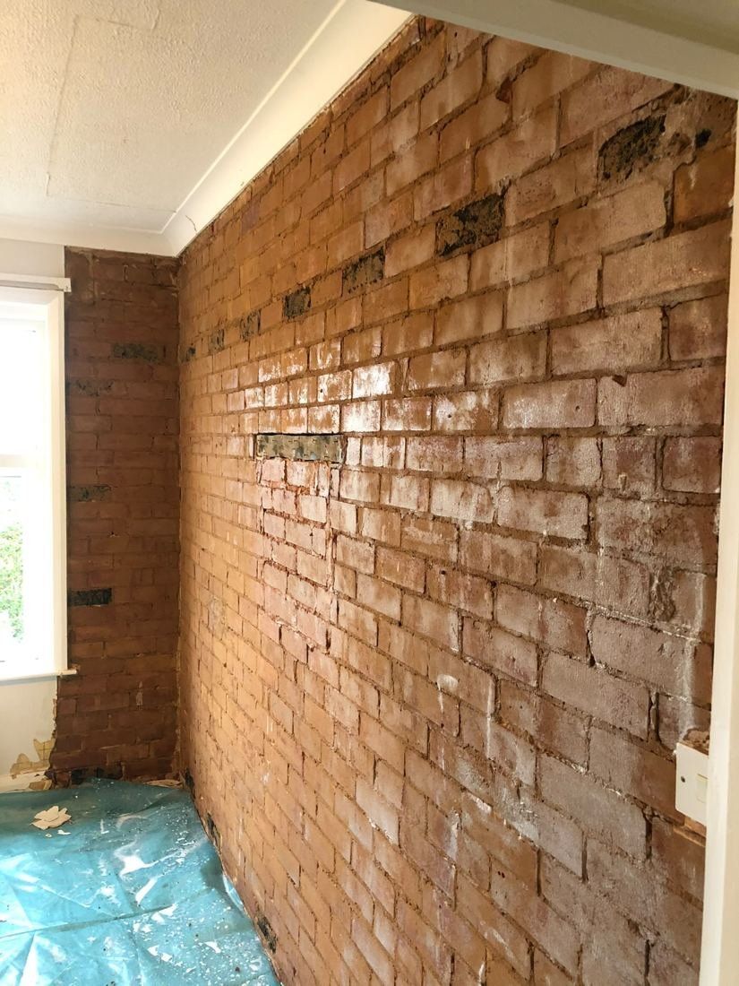 Curved ceiling around arched window