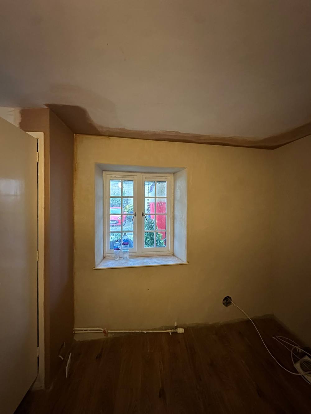Finished smooth breathable lime plaster in a Devon cottage