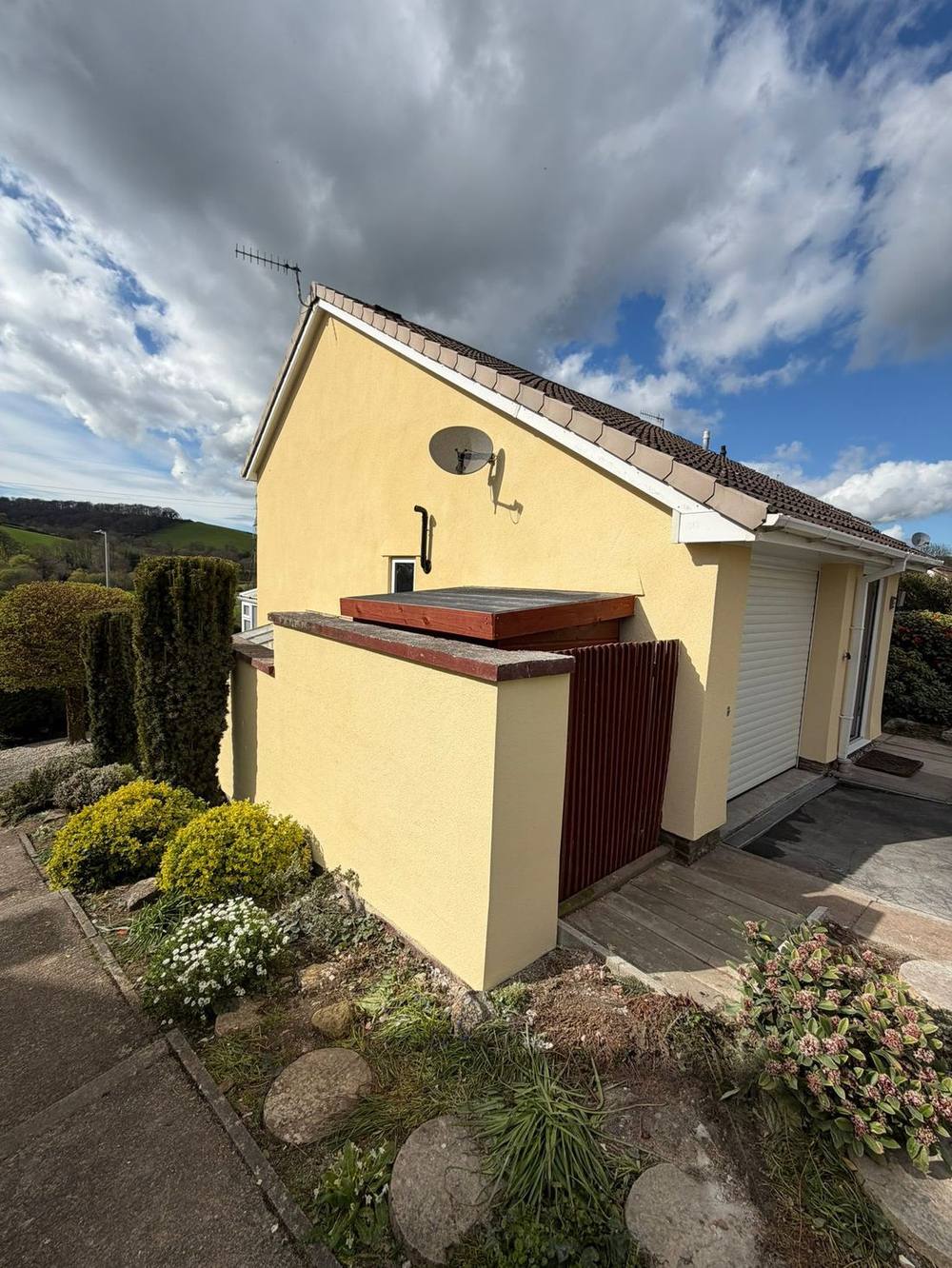 Gable end and garden wall finished in cream silicone render, Exeter